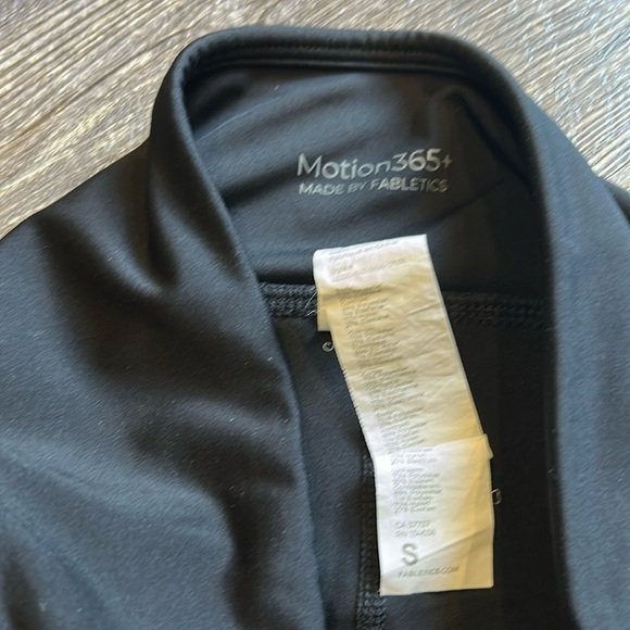 Set of 3. 1 Fabletics pants small and 2 Prana shirts size S and sp workout gear - Picture 12 of 13